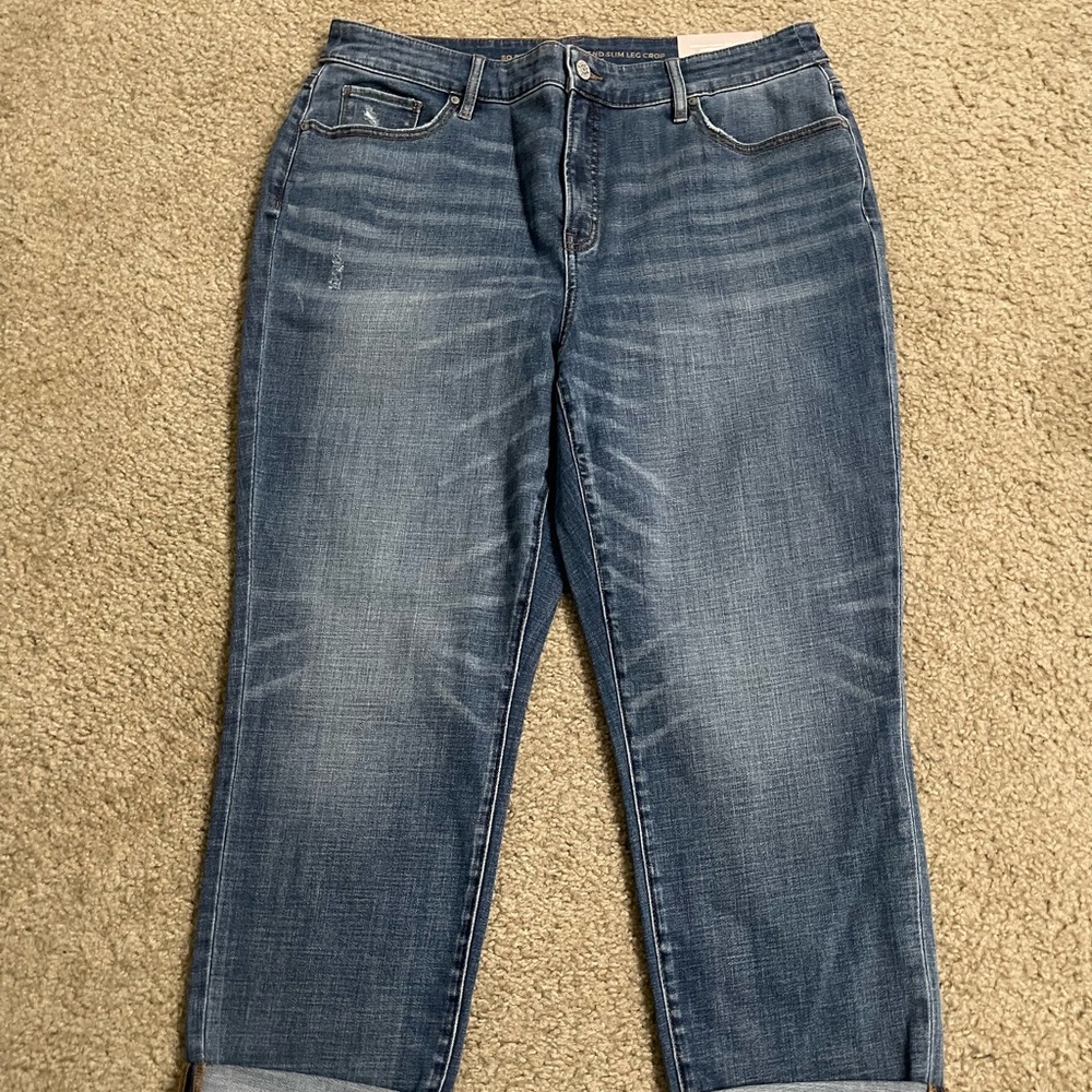 NWT Chico’s So Slimming Girlfriend Slim Leg Crop Jean